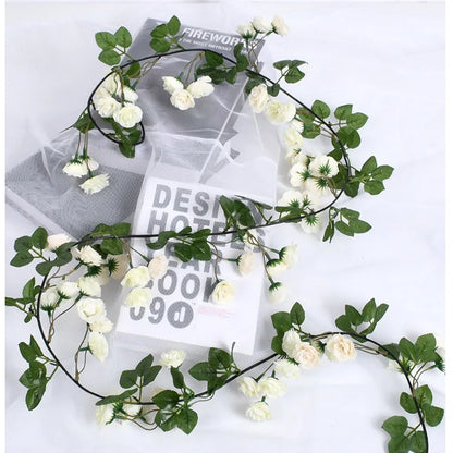 Girlanda ze sztucznych róż 2 m – biała