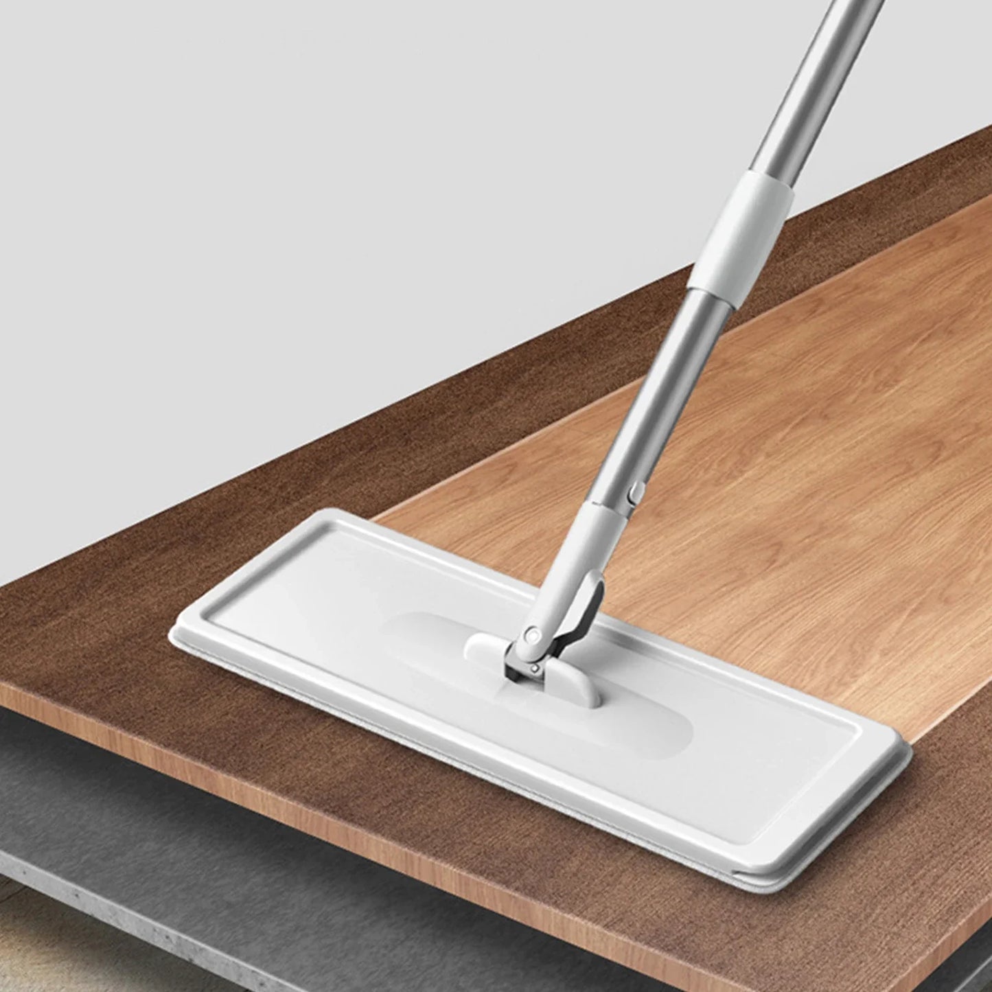 Mop z mikrofibry z wiadrem – system wyciskania bez dotykania rąk